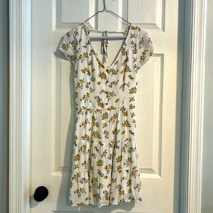 HOLLISTER White and Yellow Baby Doll Floral Dress - Small  Spring